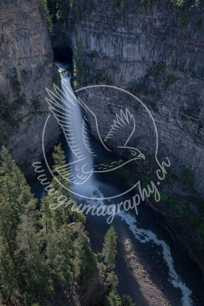 through the canyon - canada | Authentische Landschafts- & Wildtierfotografie aus der Schweiz. Hochwertige Wandbilder, Fine-Art-Prints und Wunschmotive nach Auftrag – sorgfältig entwickelt im Grumagraphy-Style