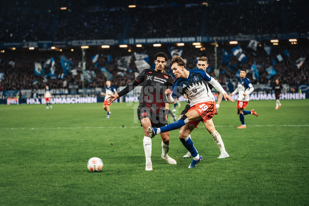 Fußball | Männer | Saison 2025/2026 | 1. Fußball-Bundesliga | 17. Spieltag | Hamburger SV vs. Bayer 04 Leverkusen | 04.03.2026 | Torschuss von Otto Stange (#49, HSV)