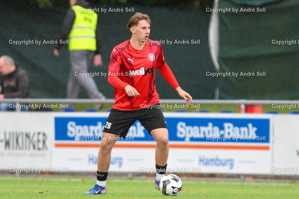 FC Kilia Kiel vs VfB Lübeck II - U21 | Marcel Freund (Kilia #26) / Fußball-Oberliga Männer 2026/2027 / FC Kilia Kiel vs VfB Lübeck II - U21 / Kilia Sportplatz / Kiel / 10.10.26 - Realisiert mit Pictrs.com
