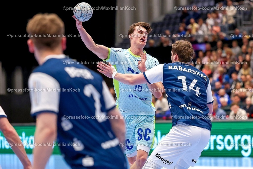 BHC02042601080 | 02.04.2026, Handball, HBL, Bergischer HC - VfL Gummersbach, Mitsubishi Electric HALLE Düsseldorf: Miro Schluroff (VfL Gummersbach #15) im Zweikampf gegen  Gerdas Babarskas (BHC #14) 