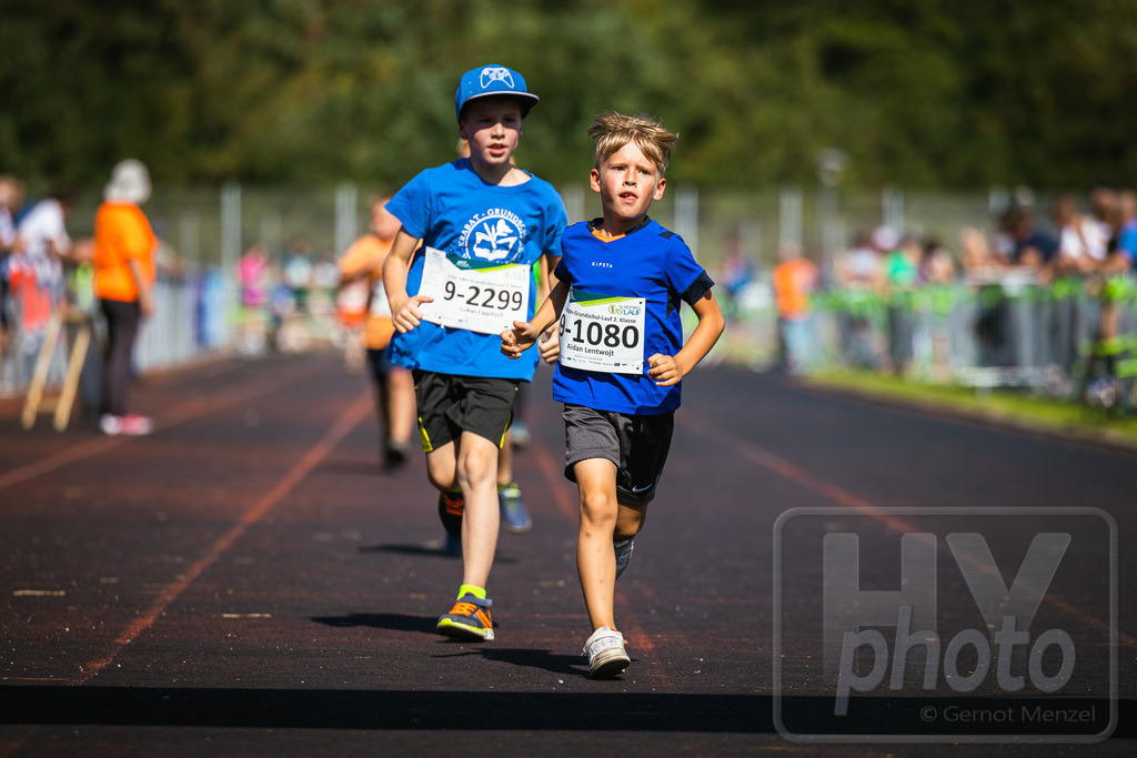 16. Hoywoj-CityLauf im Sportforum Hoyerswerda - 16.09.2023 | 1km VBH-Grundschul-Lauf 2. Klassen - Realisiert mit Pictrs.com