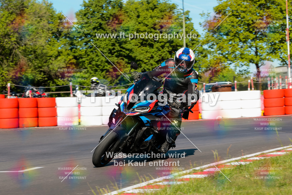 Moto-TeamOBK-21132 | Hier findet Ihr Bilder von Touristenfahrten auf der Nürburgring Nordschleife oder von anderen Veranstaltungen die ich besucht habe. Viel Spass beim Durch Schauen 