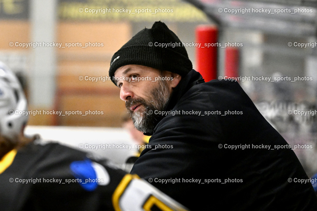 EC Tigers Paternion vs. Carintia Team | Headcoach Carinthian Team KOWALCZYK Roland, EC Tigers Paternion vs. Carintia Team, EC Tigers Paternion vs. Carintia Team am 29.12.2025 in Spittal an der Drau (Eissportzentrum Spittal), Austria, (Photo by Bernd Stefan)