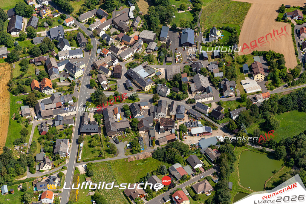 Die Luftaufnahme Bernstein - Wunsiedel wurde 2021 mittels Flugzeug (keine Drohne) erstellt. Hohe Auflösung -für große Poster und Wandbilder geeignet!