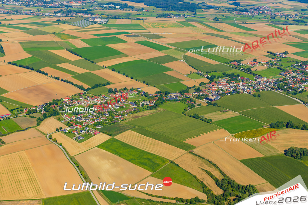 Schöne Luftaufnahme als Geschenk in Hofkirchen Laberweinting - Die Luftbildaufnahme wurde 2025 vom UL-Flugzeug heraus erstellt ( keine Drohne ) - Hochauflösende Luftaufnahme -Nicht vergleichbar mit Google Maps oder Satelittenbilder- Die Geschenkidee !Mit Lizenz und Bildrechte bestellbar