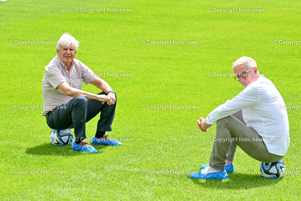 Hofmann Personal Stadion Linz_ Hermann Schellmann_ 04.07.2023-10 | 04.07.2023, Hofmann Personal Stadion Linz, AUT, im Bild Hermann Schellmann (Ex Praesident FC Blau Weiss Linz), Georg Leblhuber (Ltg. Krone Sport Ooe)