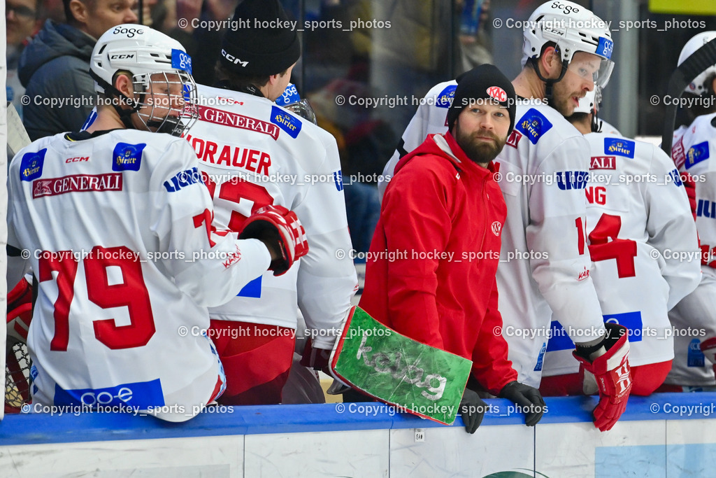 EC IDM Wärmepumpen VSV vs. EC KAC 20.12.2022 | Spielerbank EC KAC Jubel Mannschaft, Zeugwart EC KAC Andrej Hebar