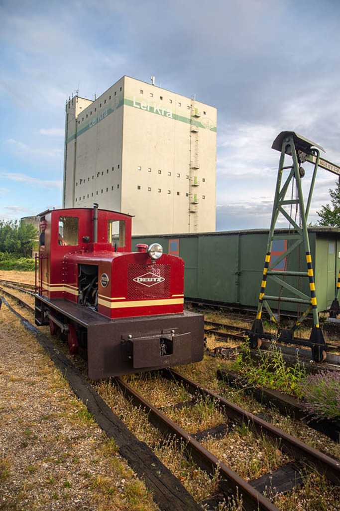 Museumsfeldbahn Lindenau | Entdecke über 20 Kategorien Leipzig-Motive: Foto-Downloads, hochwertige Poster, Leinwand- & Fine-Art-Prints. Jetzt Lieblingsfoto im Bildlexikon Leipzig Shop bestellen!