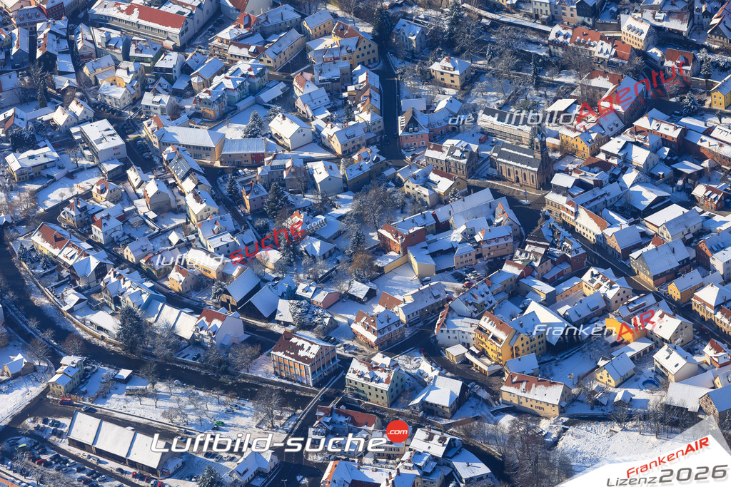 Die Luftaufnahme der Stadt Kronach wurde vom UL-Flugzeug heraus erstellt ( keine Drohne )- hohe Auflösung für beste Qualität