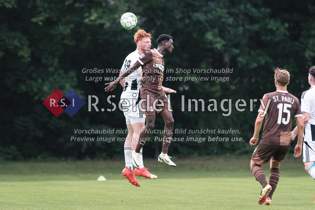 RS-1-059320 | Luca Freese (#28, ETSV), Isma Baraze Adam (#18, FCSP)