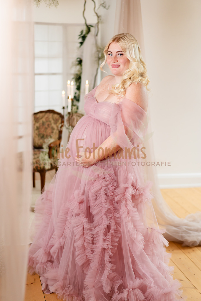 Babybauch_Melissa-2034 (1) | Die Fotomamis – Eure Fotografen für Babybauch-, Neugeborenen-, Familien-, Kindergarten- und Hochzeitsfotografie. Mit Feingefühl, Leidenschaft & Liebe zum Detail.