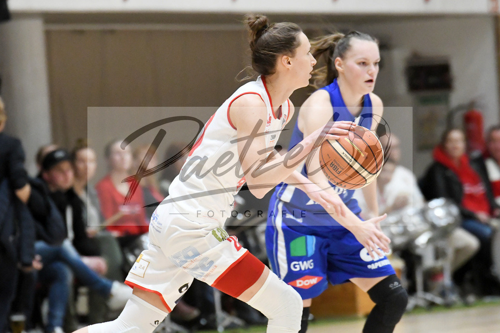 20200126_PANHAL_0077 | Basketball, Frauen: Kata Takacs (GiroLive-Panthers Osnabrück) in Aktion, am Ball, Einzelaktion beim Spiel der Toyota DBBL zwischen GiroLive-Panthers Osnabrück vs. GISA LIONS SV Halle am 26.01.2020 im Panthers Dome in Osnabrück, Deutschland.(Foto von Nico Paetzel) - Realisiert mit Pictrs.com