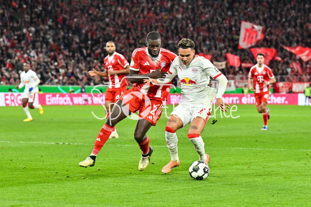 FC Bayern München - RB Leipzig | MUNICH, GERMANY - 11. FEBRUARY: IM DUELL Dayot UPAMECANO (FC Bayern Munich 2) und Antonio Eromonsele Nordby NUSA (RB Leipzig 7) während dem Spiel zwischen dem FC Bayern München und RB Leipzig beim Viertelfinale des DFB-Pokales in der Allianz Arena