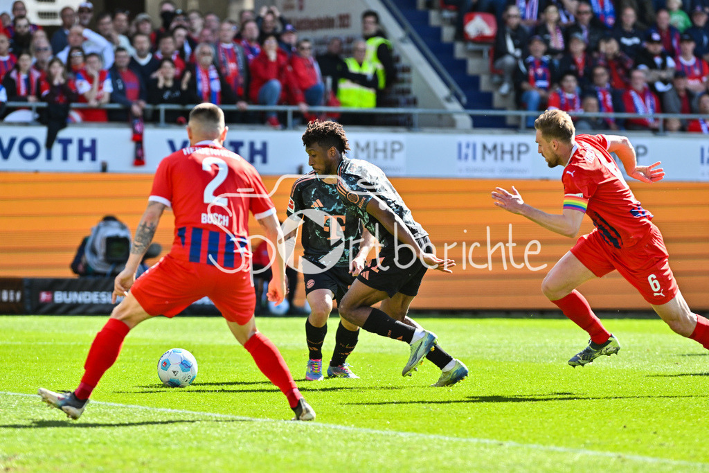 1. FC Heidenheim - FC Bayern München | auf dem Weg zum 0-3 - Kingsley COMAN (FC Bayern Muenchen 11) setzt sich gegen Patrick MAINKA (Heidenheim 6) durch / Bundesliga: 1. FC Heidenheim - FC Bayern Muenchen, Voith Arena am 19.04.2025 / Marnon BUSCH (Heidenheim 2)