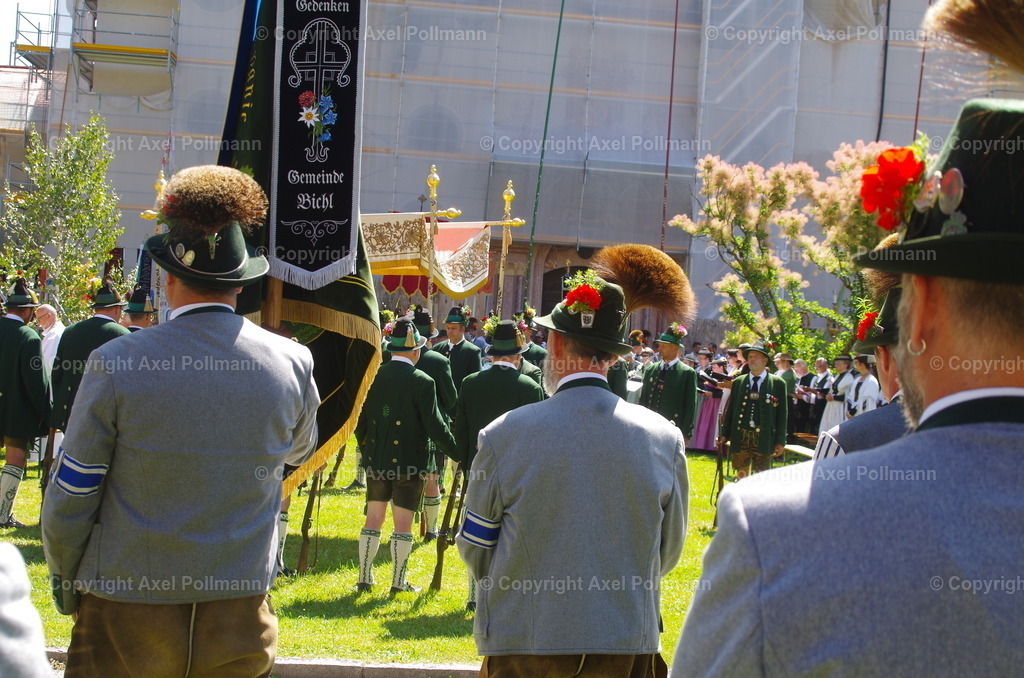 IMGP6701 | fotografiert von Axel PollmannLeonhardi Wallfahrt Benediktbeuern und Murnau, Fronleichnam, Fasching, Landschaft im Loisachtal und Benediktbeuern  - Realisiert mit Pictrs.com