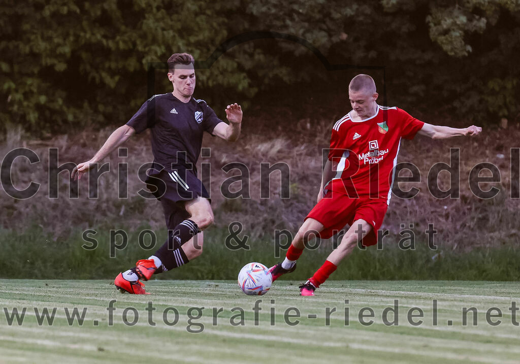 2023-07-20_022_FC_Finsing_gegen_TSV_Wartenberg | Finsing, Deutschland, 20.07.2023:
Fußball, Kreisliga 2023 / 2024, Testspiel, FC Finsing gegen TSV Wartenberg, Endergebnis: 1:0

Leon Engelhard (FC Finsing, #20), Luca Neske (TSV Wartenberg, #29)

Foto: Christian Riedel / fotografie-riedel.net