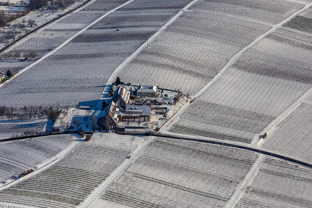 Luftbild: Winterlich schneebedeckte 