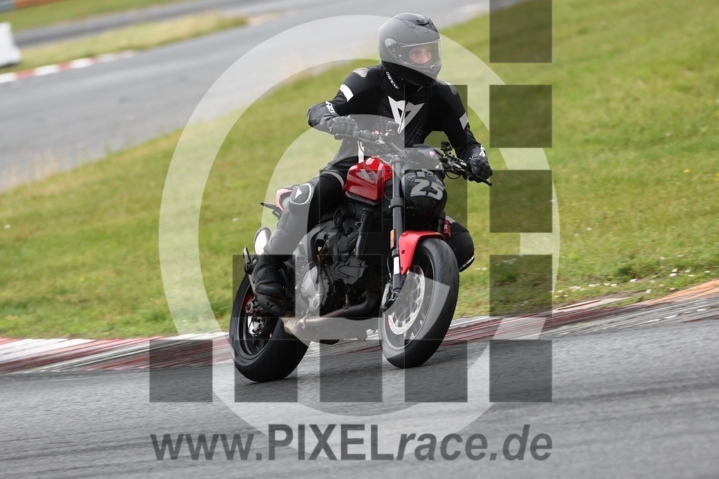 0025-20260707_11784 | Schöne Erinnerungen an spannende Momente - das festzuhalten ist unser Job. PIXELrace.de ist seit 2003 auf den Rennstrecken Europas unterwegs um die Action draußen beim Fahren und die wunderbare Stimmung imm Fahrerlager für euch einzufangen.