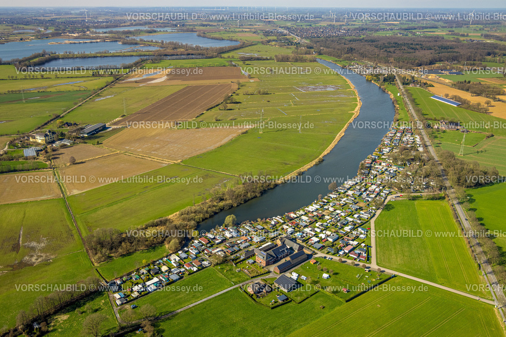 Rees240312089 | Luftbild, Hagener Meer, Bellinghover Meer und Lange Renne Landschaftsschutzgebiet, Campingplatz Hagener Meer und Ferienwohnungen, Wiesen und Felder, Blick zum Reeser Meer, Mehrhoog, Hamminkeln, Nordrhein-Westfalen, Deutschland