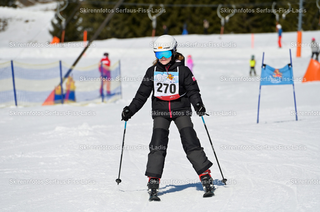 SRF_27.02.2026_532 | Skirennfotos,Serfaus,Fiss,Ladis,Kinderskirennen,Winter,Tirol,Oberland,skirace,SFL,feelfree,weil wir's genießen,ski,Ski,skifahren,Sonnenplateau, - Realisiert mit Pictrs.com