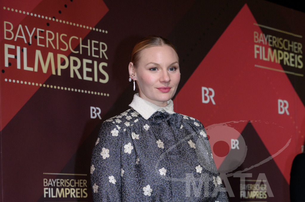_DWI5269 | Rosalie Thomass bei der Verleihung des 47. Bayerischen Filmpreises 2026  im Prinzregententheater. München, Deutschland. Der Bayerische Filmpreis wird seit 1979 von der Bayerischen Staatsregierung verliehen, um die Bedeutung des Kinofilms als Kulturgut herauszustellen - Realisiert mit Pictrs.com