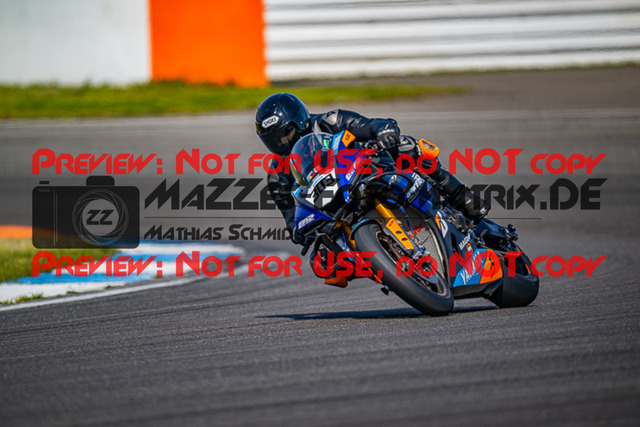 MaZZes_FotoMatrix_230410_6072 | WEISS