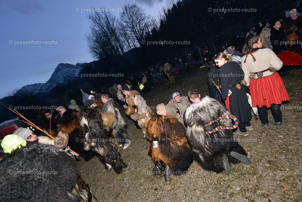 news-2022-Dez03-Krampusumzug-Reutte-WTV_5526 | Info aus dem Bezirk Reutte/Ausserfern Tirol sowie eine umfangreiche Bilddatenbank über die gesamte Region: Lechtal, Talkessel Reutte, Tannheimertal, Zwischentoren. Lech, Plansee, Zugspitze, Grenztunnel, B179, Fernpassstraße, Verkehr, Lawinen, Tradition, - Realisiert mit Pictrs.com