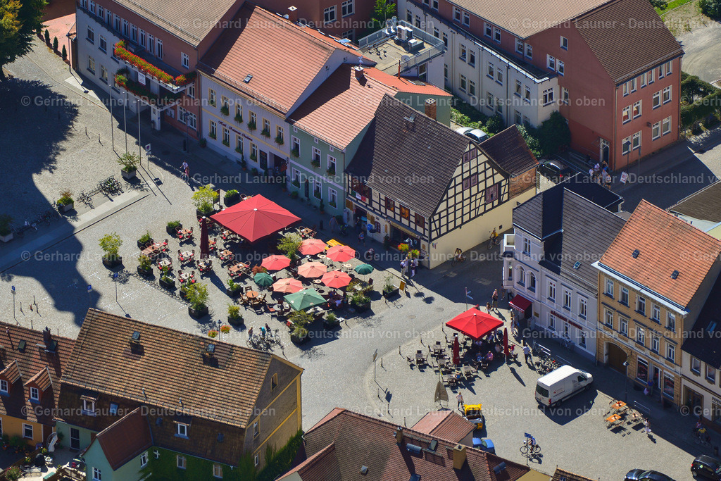 3637332 | LüBBENAU/SPREEWALD 25.08.2016 Tische und Sitzbänke von Freiluft- Gaststätten an der Ehm-Welk-Straße in Lübbenau/Spreewald im Spreewald im Bundesland Brandenburg, Deutschland. Weiterführende Informationen bei: Bäckerei Bubner Lübbenau,  Hotel &amp; Restaurant Zum Deutschen Hause,  Stadt Lübbenau/Spreewald. // Tables and benches from open-air restaurants on Ehm-Welk-Strasse in Luebbenau/Spreewald in the Spreewald in the state Brandenburg, Germany. Further information at: Baeckerei Bubner Luebbenau,  Hotel &amp; Restaurant Zum Deutschen Hause,  Stadt Luebbenau/Spreewald. Foto: Gerhard Launer