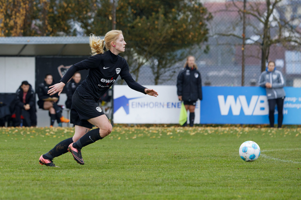 HOHFCH_251109_6864 | 1.FC Heidenheim 1846 II vs. GAST, Fußball, Frauen, Bezirksliga, 2025/2026, X. Spieltag, 03.10.2025 in Heidenheim, Kunstrasen b. Voith-Arena West(Foto: Michael Bulling) - Realisiert mit Pictrs.com
