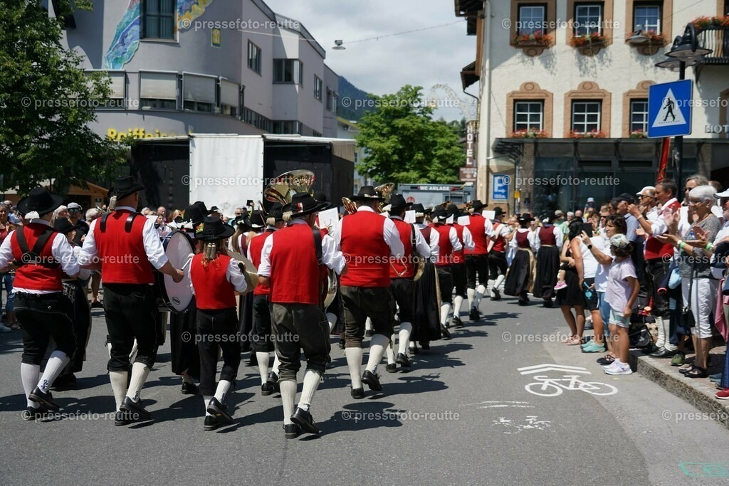 34-GRAEN2-Bundesmusikfest-2023-Juni16-Reutte-DSC06825 | Info aus dem Bezirk Reutte/Ausserfern Tirol sowie eine umfangreiche Bilddatenbank über die gesamte Region: Lechtal, Talkessel Reutte, Tannheimertal, Zwischentoren. Lech, Plansee, Zugspitze, Grenztunnel, B179, Fernpassstraße, Verkehr, Lawinen, Tradition, - Realisiert mit Pictrs.com