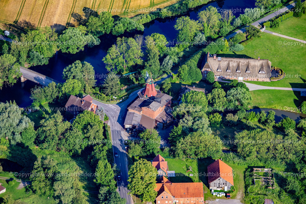 Hamburg_Reitbrooker_Mühle_ELS_6232160625 | HAMBURG 16.06.2025 Historische Windmühle " Reitbrooker Mühle " an der Straße Neuengammer Hausdeich, Vorderdeich in Hamburg, Deutschland. // Historic windmill " Reitbrooker Muehle " on the street Neuengammer Hausdeich, Vorderdeich in Hamburg, Germany. Foto: Martin Elsen