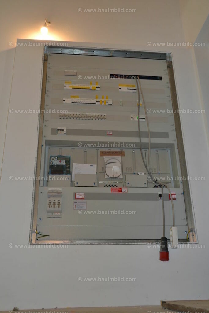 bib-lg17-elektroinstallation-0249 | Nach LV-Leistungsgruppen sortierte Detailfotos über den Bau eines Hauses. Alle Hausbau-Bilder direkt vom Urheber und Autor der Website Haus-Selber-Bauen.com