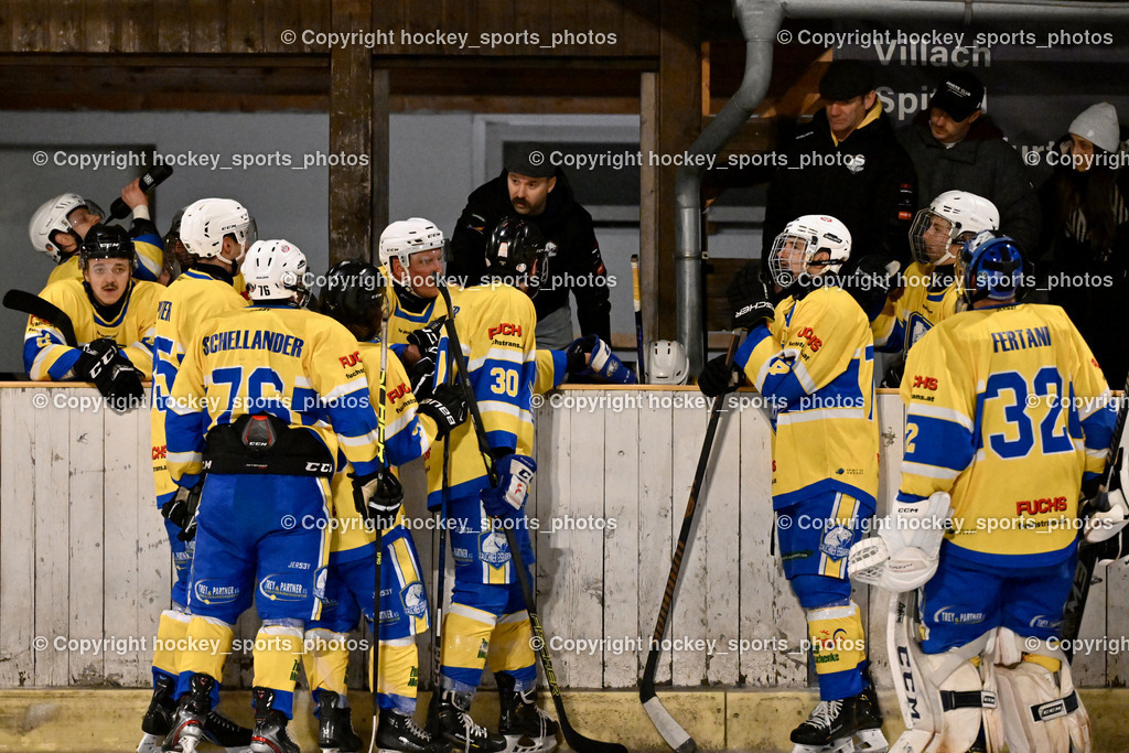 ELV Zauchen vs. EC Tigers Paternion  | Spielerbank ELV Zauchen, #76 Schellander Daniel ELV Zauchen, #30 Müller Samuel ELV Zauchen, #32 Fertani Karim ELV Zauchę, ELV Zauchen vs. EC Tigers Paternion , ELV Zauchen vs. EC Tigers Paternion  am 02.01.2025 in Eisoval Zauchen (Stadthalle Villach), Austria, (Photo by Bernd Stefan)