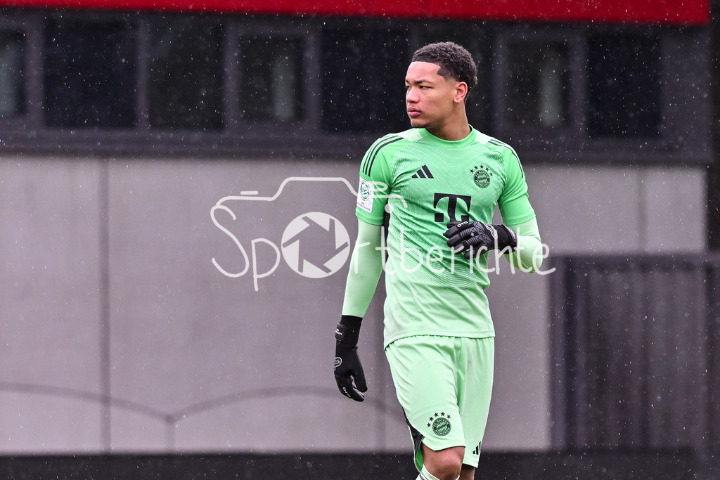 FC Bayern München - Berliner Athletik Klub | MUNICH, GERMANY - 21. FEBRUARY: im Bild Leonard PRESCOTT (FC Bayern München U19 1) / Einzelfoto / Freisteller während dem Spiel zwischen der U19 des FC Bayern München und der U19 des Berliner Athletik Klubs am 3. Spieltag der DFB-U19 Nachwuchsliga am FC Bayern Campus