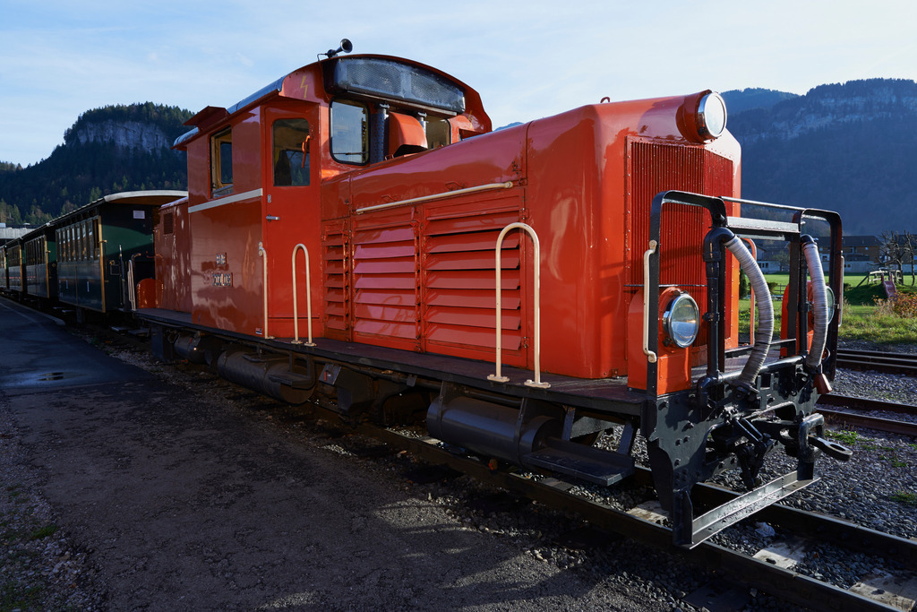 Diesellokomotive mit Wagenzug | Bezau, Austria - November 02, 2013: Bregenzerwald Bahn; Diesellokomotive mit Wagenzug. - Realisiert mit Pictrs.com