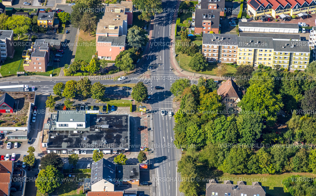 Hamm250901203 | Luftbild, Wohngebiet Straßenverkehr-Kreuzung Ostwennemarstraße und Alter Uentroper Weg, Waldstück mit Villa Kunterbunt, Uentrop, Hamm, Ruhrgebiet, Nordrhein-Westfalen, Deutschland