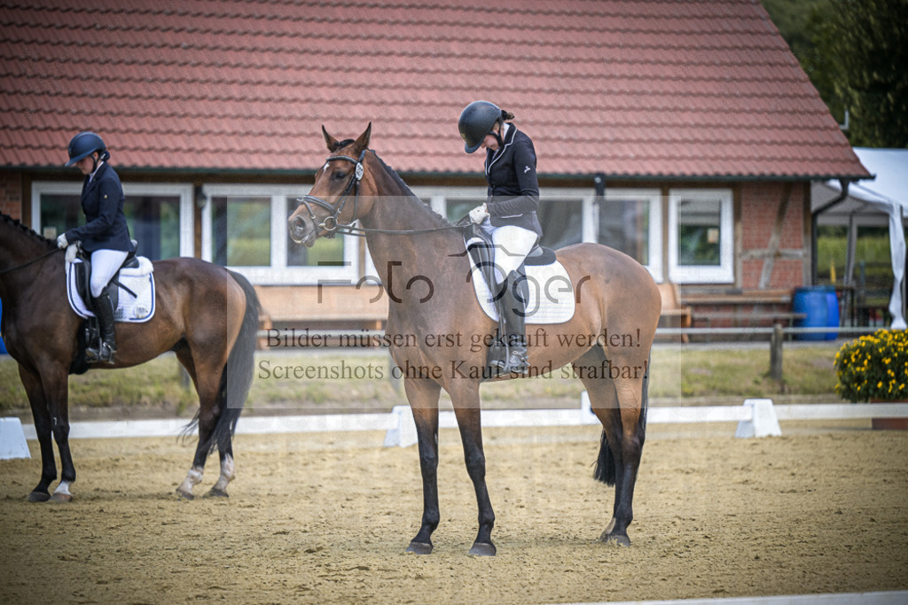 DOS_1210 | Entdecke hochwertige Reitturnierfotos von Foto Oger. Professionell, emotional und authentisch – jetzt Lieblingsmomente im Shop bestellen.Deutschlandweite Turnierfotografie. - Realisiert mit Pictrs.com