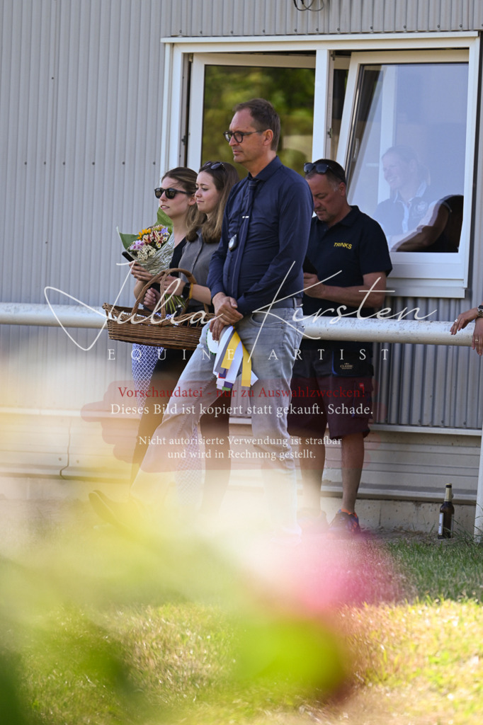 DSC_1768 | Pferde- und Turnierfotografie in Westsachsen. Pferdeportraits, Auftragszeichnungen und intuitive Kunst.