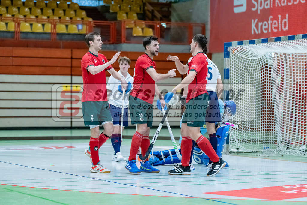 HK_20231217_107563 | 1. Bundesliga Herren Crefelder HC - Düsseldorfer HC  am 17.12.2023 Sporthalle Glockenspitz, Krefeld , Breucker Julius ( Crefelder HTC #2 ) , Bachmann Lucas Maximilian ( Crefelder HTC #15 ) , Boomes Anton ( Crefelder HTC #23 )