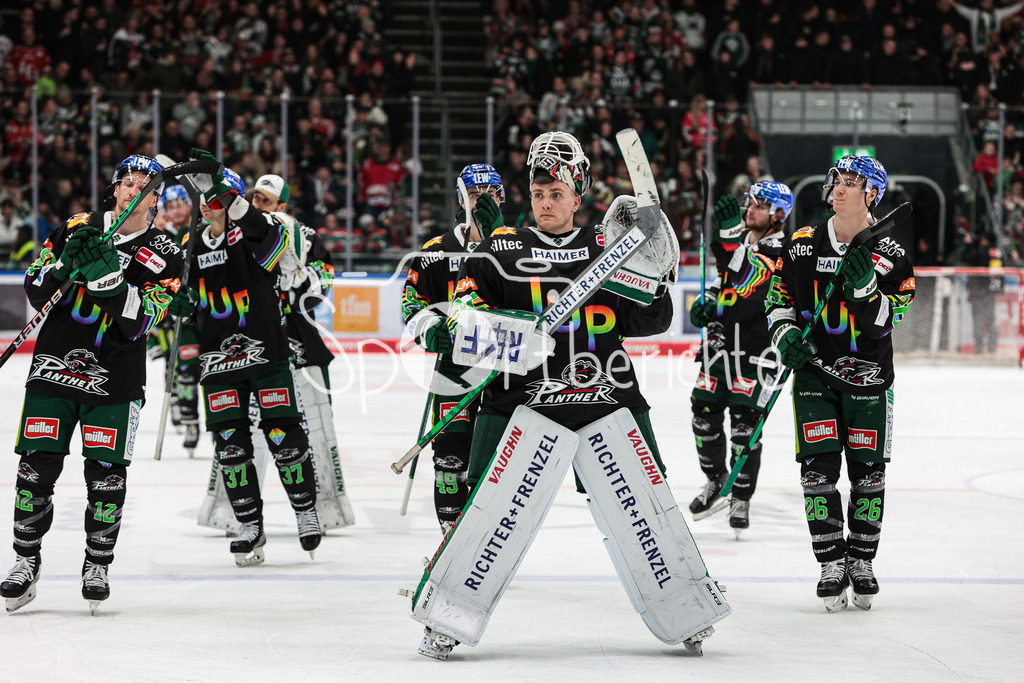 Augsburger Panther - Bietigheim Steelers | Die Panther bedanken sich bei den Fans nach dem Heimsieg gegen Bietigheim