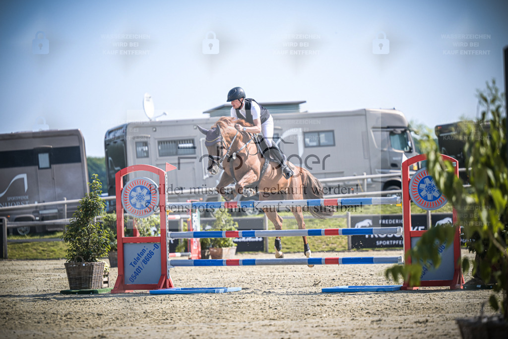 DOS_2122 | Entdecke hochwertige Reitturnierfotos von Foto Oger. Professionell, emotional und authentisch – jetzt Lieblingsmomente im Shop bestellen. - Realisiert mit Pictrs.com