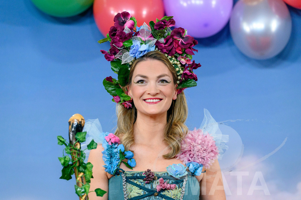 _DWA2070 | Staatsministerin für Gesundheit, Pflege und Prävention Judith Gerlach (CSU) bei der TV-Sendung Fastnacht in Franken 2024. Veitshöchheim, 02.02.2024 Bayern Deutschland - Realisiert mit Pictrs.com