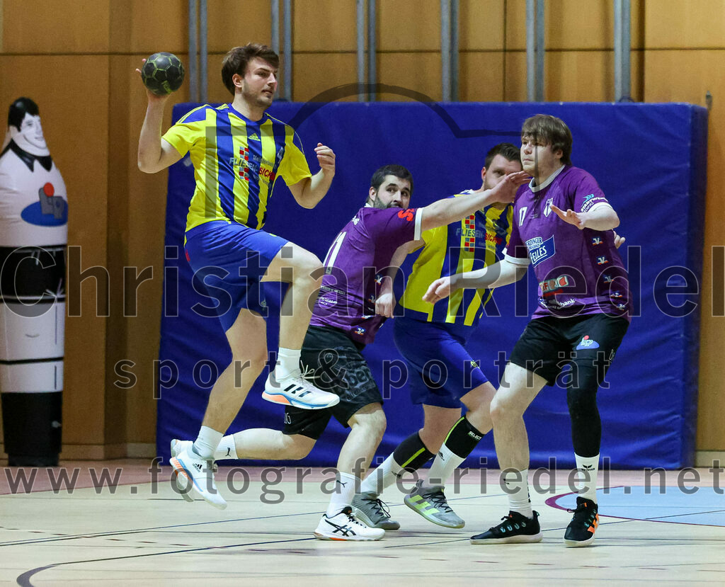 2023-03-11_002_SpVgg_Altenerding_gegen_SSG_Metten | Erding, Deutschland, 11.03.2023:
Handball, Bezirksoberliga Männer 2022 / 2023, 17. Spieltag, SpVgg Altenerding gegen SSG Metten, Endergebnis: 26:22

David Huml (SSG Metten, #4), Christian Loris (SpVgg Altenerding, #11), Sebastian Klima (SSG Metten, #93), Niklas Fleps (SpVgg Altenerding, #17)

Foto: Christian Riedel / fotografie-riedel.net