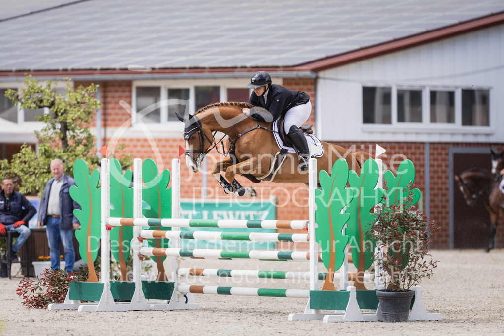 230516_Mühlen_04SprPf-L-404 | Deine schönsten Turniermomente als professionelle Fotos! Entdecke hochwertige Pferdesport-Fotografie im Online-Shop. Jetzt Fotos finden & bestellen!