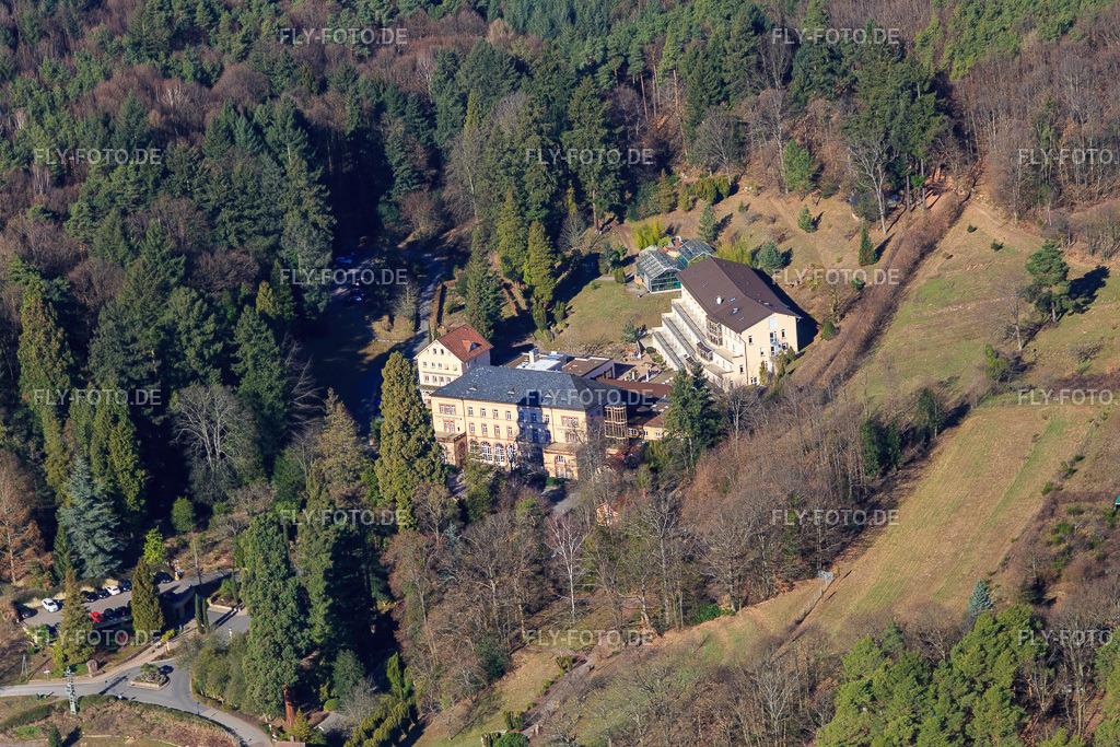 Badstraße mit MVZ Landau GmbH http://www.mvz-ld.de/ | Luftbild: Badstraße mit MVZ Landau GmbH http://www.mvz-ld.de/ in Gleisweiler im Bundesland Rheinland-Pfalz in Deutschland. Foto: IMG_112695.jpg vom 27.02.2019 durch Werner Riehm/FLY-FOTO.de - Realisiert mit Pictrs.com