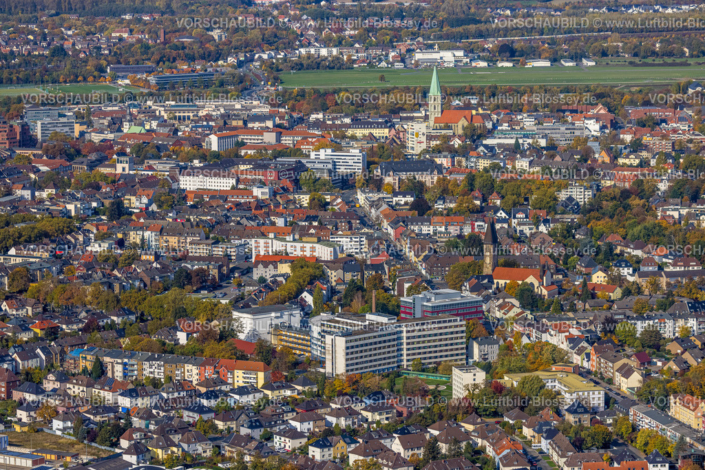 Hamm221003265 | Luftbild, Skyline City, von vorne nach hinten: evang. Krankenhaus Hamm, kath. Liebfrauenkirche St. Franziskus von Assisi, evang. Pauluskirche, Rathaus Hamm, Flugplatz Hamm, Mitte, Hamm, Ruhrgebiet, Nordrhein-Westfalen, Deutschland