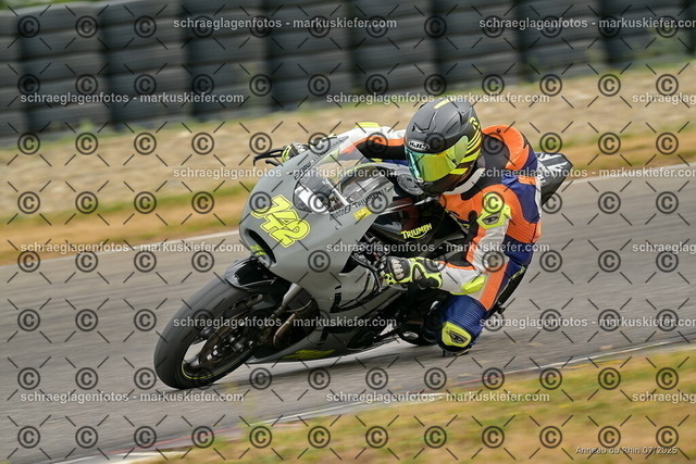 25bt05-1571 | markuskiefer.com - Realisiert mit Pictrs.com