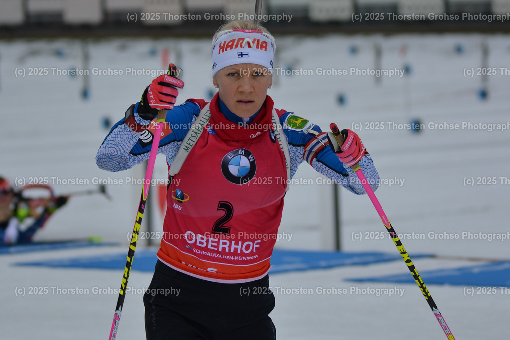 IBU WC Biathlon Oberhof 2018 | MAKARAINEN Kaisa (FIN) beim Anschiessen vor dem Rennen; IBU WC Biathlon Oberhof 2018, 10 km Verfolgung der Frauen am 06.01.2018 in der DKB Ski Arena in Oberhof, (Deutschland) - Realisiert mit Pictrs.com
