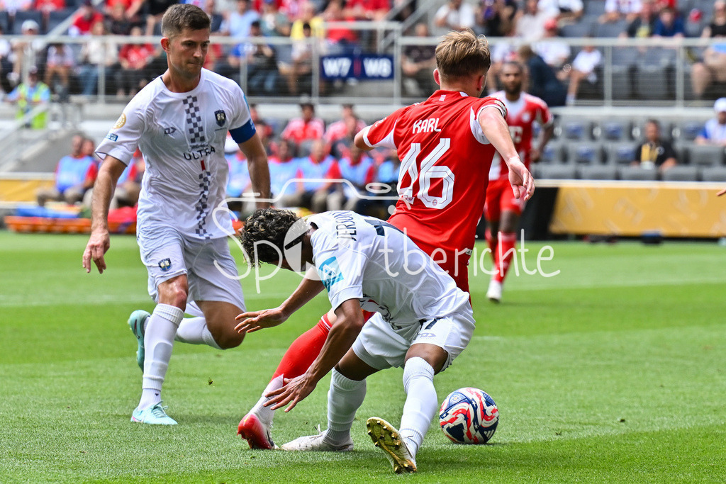 FC Bayern München - TQL Stadium | Im Duell Lennart KARL (FC Bayern Muenchen 46) und Jerson LAGOS (Auckland City FC 17) / Zweikampf / FIFA Club World Cup: FC Bayern Muenchen - Auchkland City FC, TQL Stadium am 15.06.2025 / BLD / ZDF / NOT FOR SALE IN USA