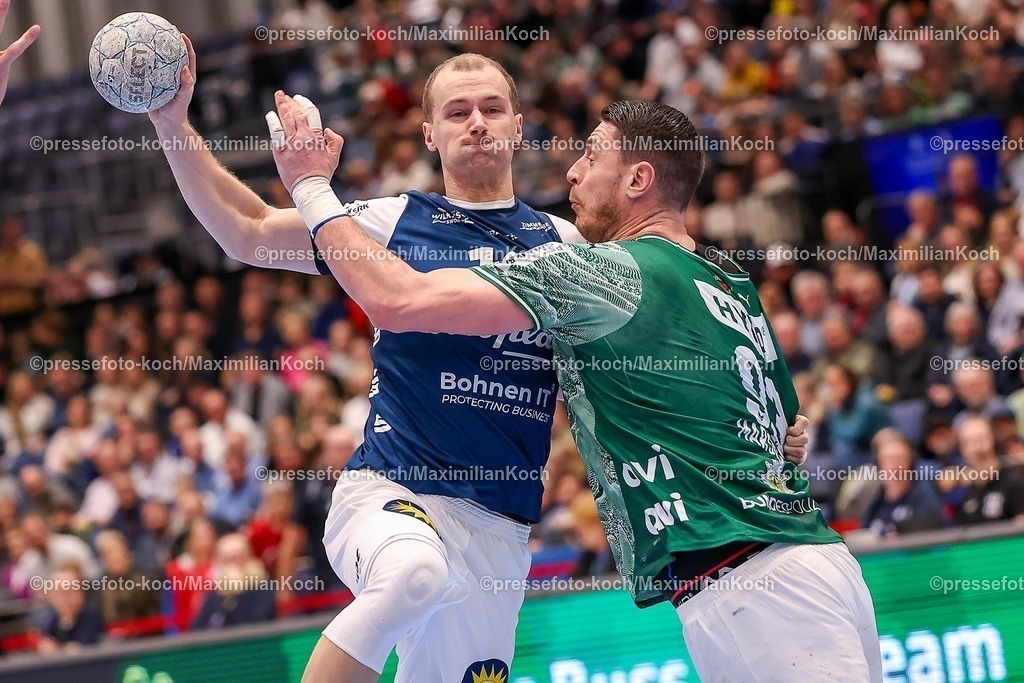 BHC22022601032 | 22.02.2026, Handball, HBL, Bergischer HC - Füchse Berlin, Mitsubishi Electric HALLE Düsseldorf: Fynn Hangstein (BHC #10) im Zweikampf gegen  Mijajlo Marsenic (Füchse Berlin #93) 